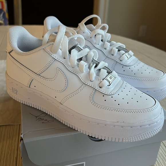 Nike Other - Girls Nike White Air Force 1 LE Sneakers